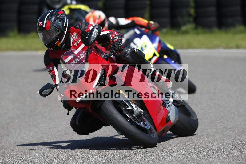 /Archiv-2024/29 12.06.2024 MOTO.CH Track Day ADR/Gruppe rot/ohne Startnummer